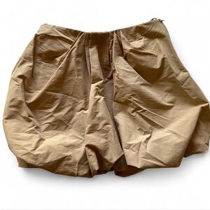 🤎 On-Trend FW2025🤎
Zara—Warm Beige Balloon Mini Skirt with Gathered Waist